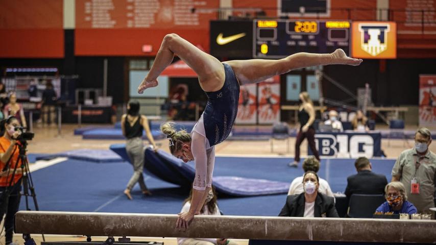 Amelia Knight of Illinois women's gymnastics