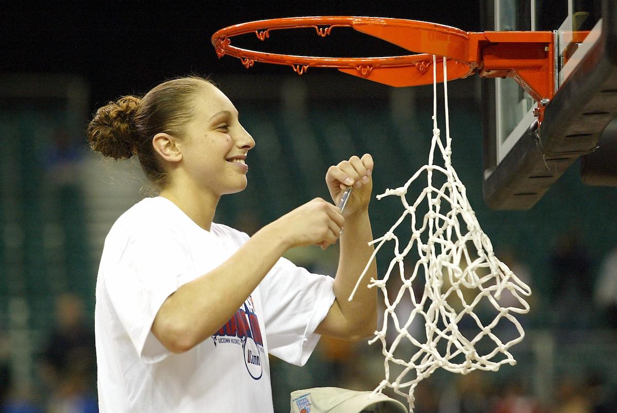 Diana Taurasi cuts down net after UConn's national title